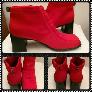 👞 EUC. Red Ankle Boots