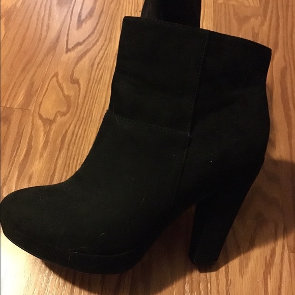 H&M black booties 💥💥💥SOLD ON ♏️🔥🔥🔥 - Picture 1 of 3