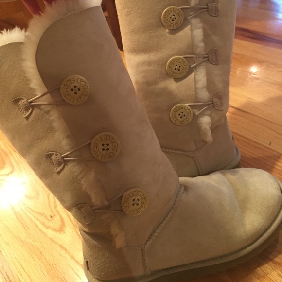 Tall Bailey button Sand Uggs