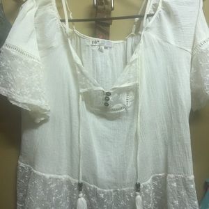 Off-Shoulder/Cold-Shoulder Ivory & Lace Top