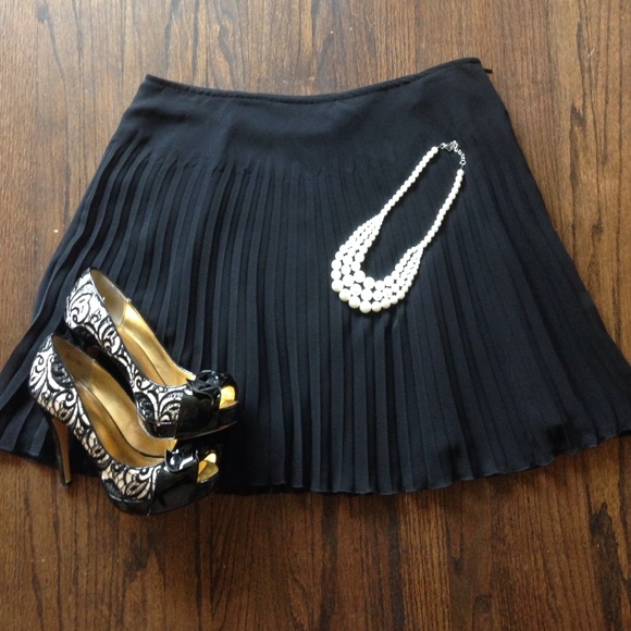 Express pleated skirt - Picture 1 of 3