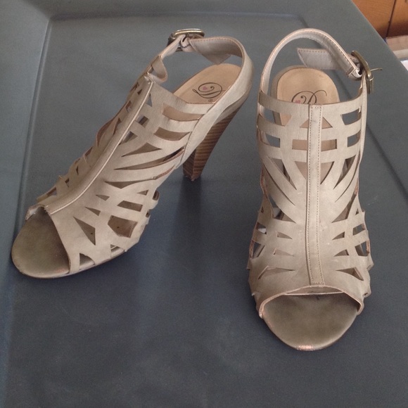 Shoes - Sandal heels