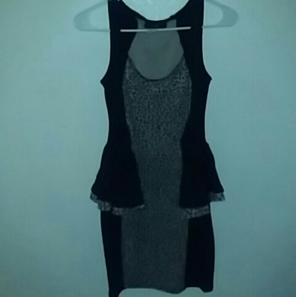 Bodycon Cheeta midi dress with side ruffles