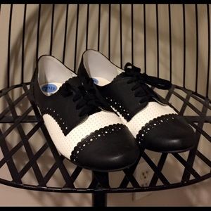 Black and White Vintage Flats