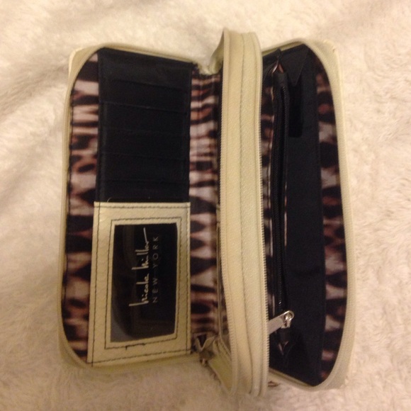 Nicole Miller Wallet White - Picture 3 of 4