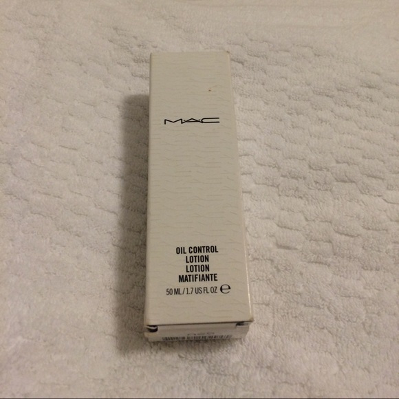 โSOLDโ๐Mac Oil Control Lotion๐ - Picture 3 of 4
