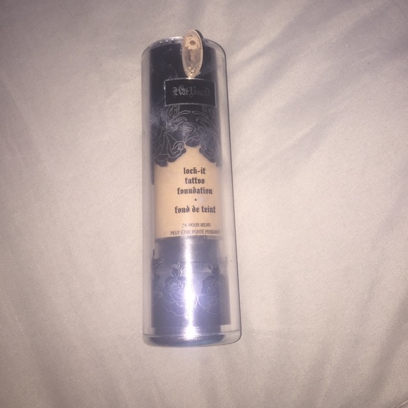 Kat Von D lock it tattoo foundation