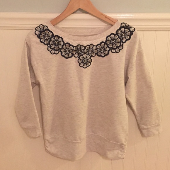 Anthropologie Tops - Anthropologie Sat/Sun Flower Appliqué Pullover EUC