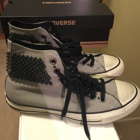 Unisex converse (Men's 7/ Women's 9)