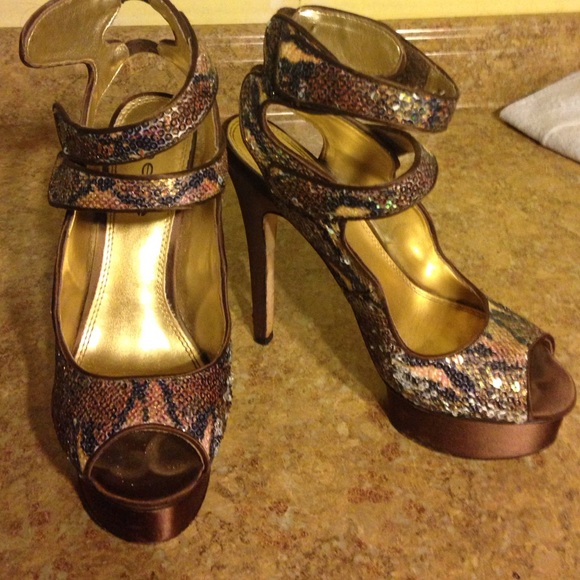 Heels - Picture 2 of 3