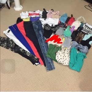 BIG LOT OF CLOTHES SIZE S-M and 25-27