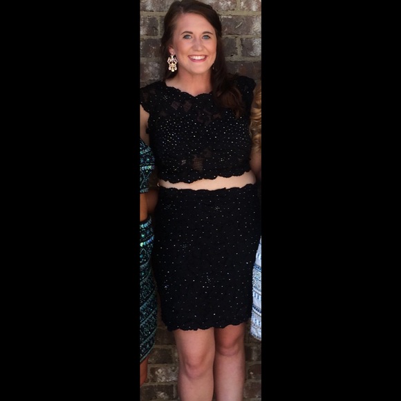 Black jovani two piece - Picture 3 of 3