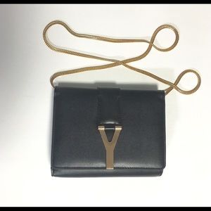 Cross body "Y" bag.