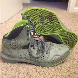 7Y Boys Under Armour Basketball shoes.