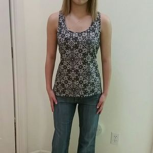 Really cute tank top with a tea bag and a cute zip