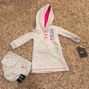 Infants Nike 2 Piece Set