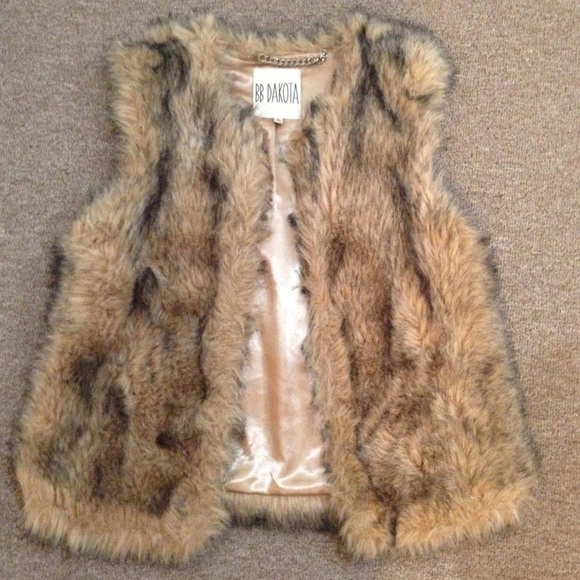 BB Dakota Jackets & Blazers - *SOLD* BB Dakota Faux fur vest