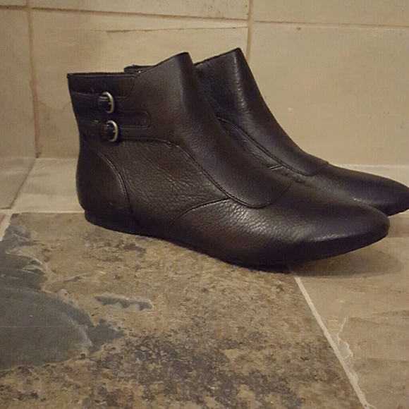 Born leather ankle boots sz 9 NWT