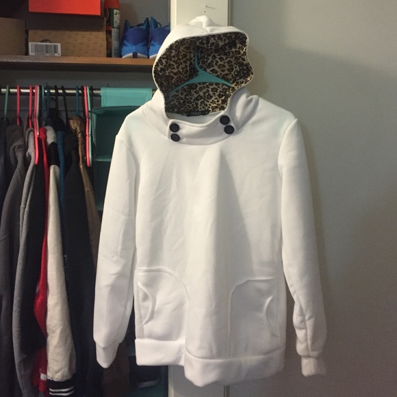 White and cheetah print sweater - Picture 1 of 1