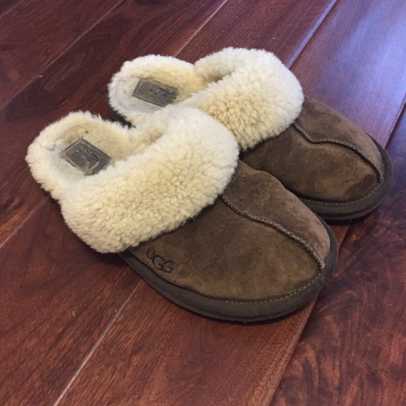 Brown ugg slippers