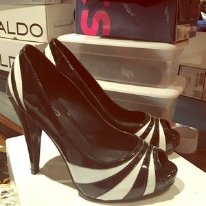 Black & white peep toe patent leather pumps!