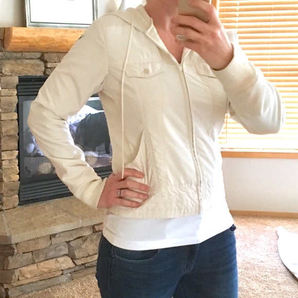 Adorable Roxy Hooded Wind Breaker Jacket - Picture 4 of 5