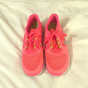 Neon pink Women's Nike Free Running Shoes