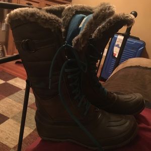 PRICE DROP!! North Face winter boots size 8