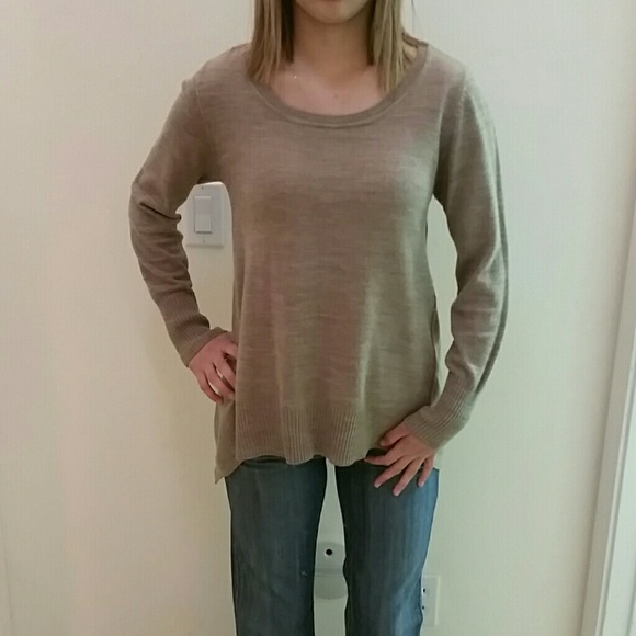 Light brown really cute sweater very flowy - Picture 1 of 2