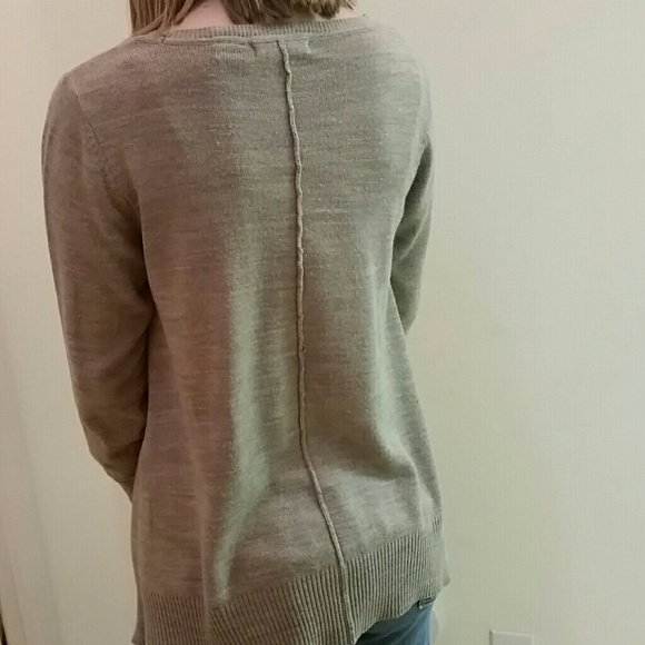 Light brown really cute sweater very flowy - Picture 2 of 2