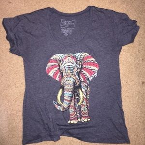 Elephant graphic tshirt