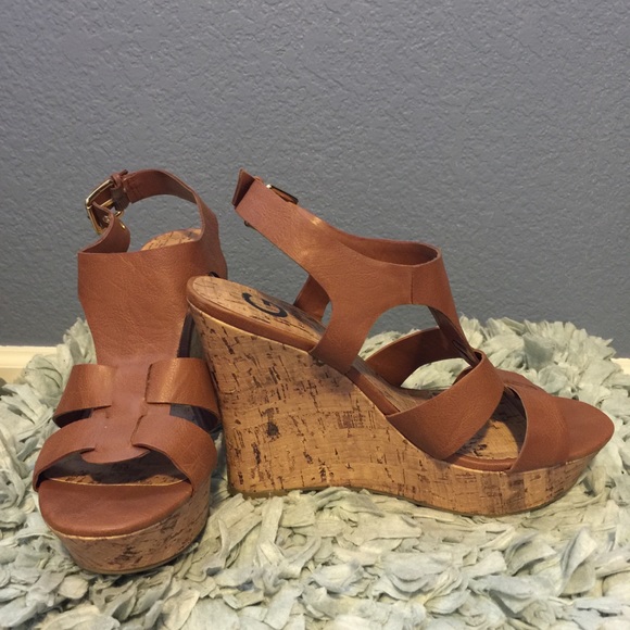 Spring Time Love Wedges - Picture 2 of 2