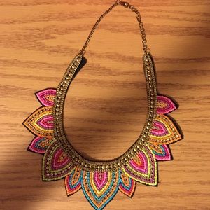 STATEMENT NECKLACE