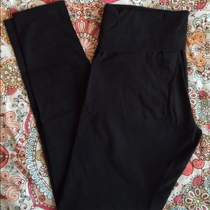 Size medium vs pink yoga pants