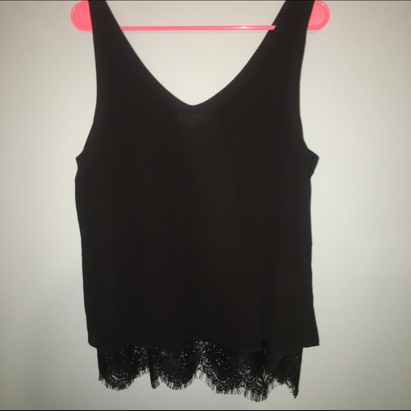 Oversize tank with lacy hem