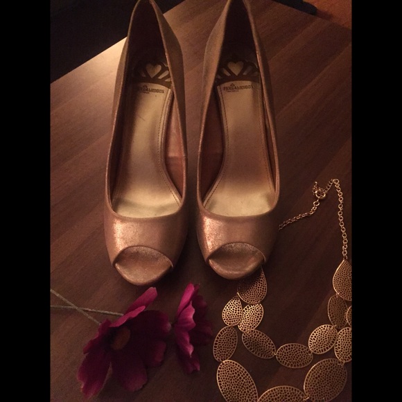 ❌SOLD❌Fergilicious by Fergie gold peep toe heels