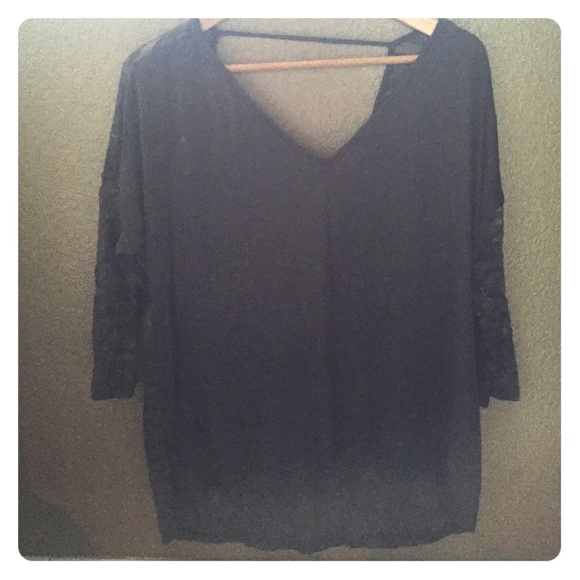 Backless 3/4 sleeves shirt with lace back