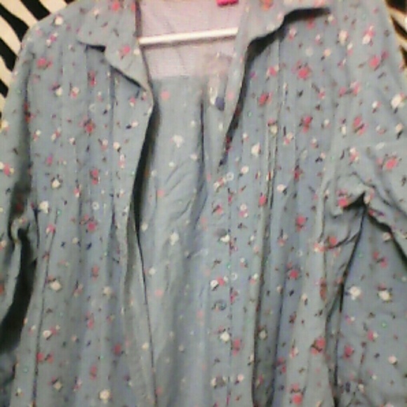 Cute floral button up