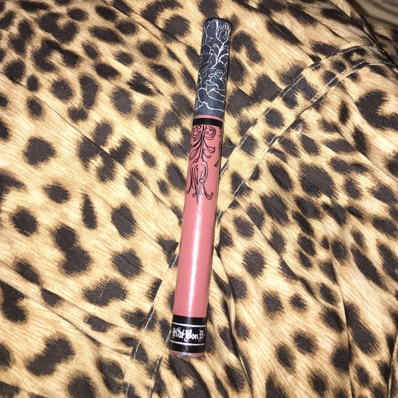 Kat Von D "Lolita"