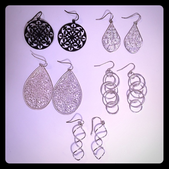 Jewelry - 5 pairs of fashion earrings