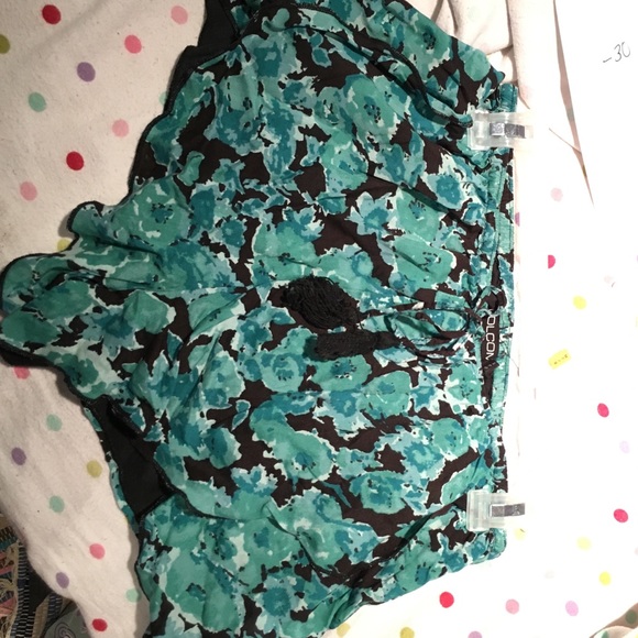 NEVER WORN! Volcom flowy shorts! - Picture 4 of 4