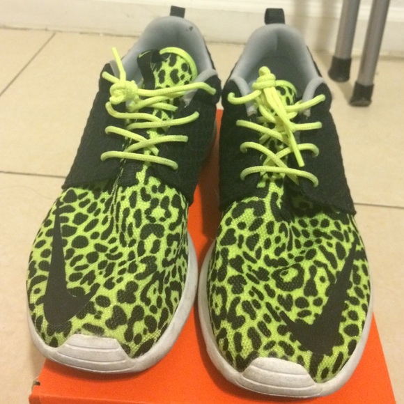 Nike Roshe Run Volt Leopard 8M - Picture 3 of 3