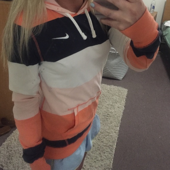 Nike Tops - Nike hoodie