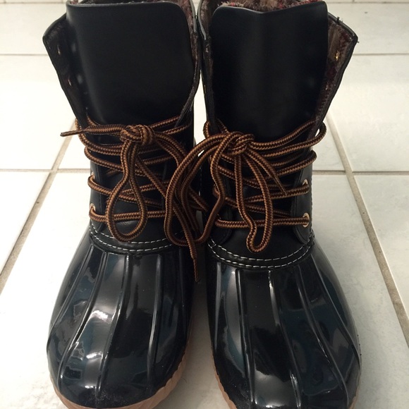 STEVE MADDEN duck boots 9 fit like 8-8.5 worn 1x !