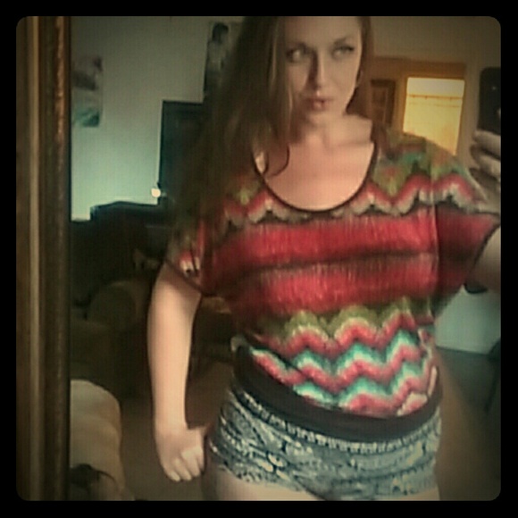 Fun flattering colorful shirt - Picture 1 of 1