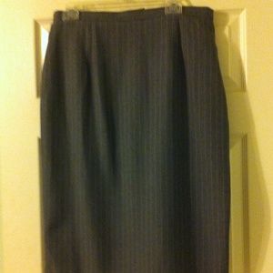 skirt, elastic on parts of waist band in back