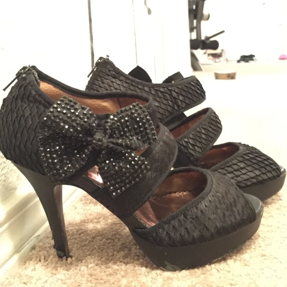 Black stunning high heels!