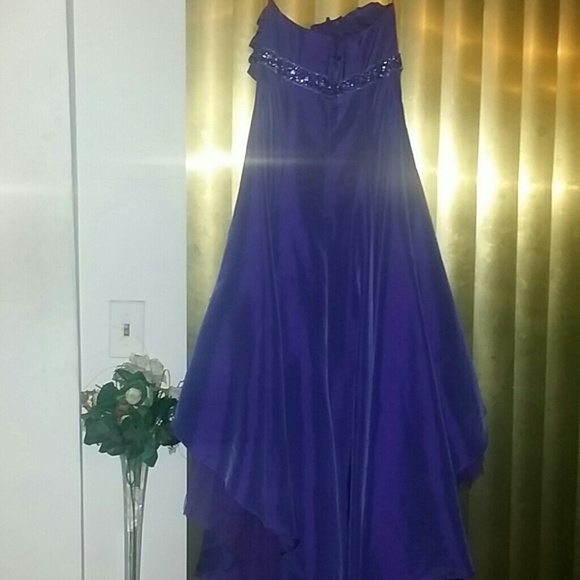 Dress - Picture 4 of 4