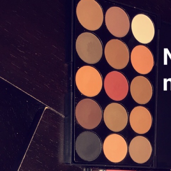 Neutral eyeshadow palette