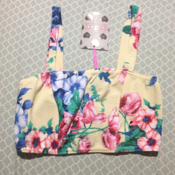 ❌SOLD❌ Boohoo floral bralette crop top - Picture 1 of 2